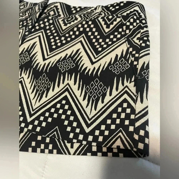 J Crew Shorts Black Beige Aztec Pattern NWT Women’s Size 4 Low Rise Cotton - Picture 2 of 10
